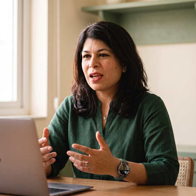 Monika Verma teaching a live online phonics class